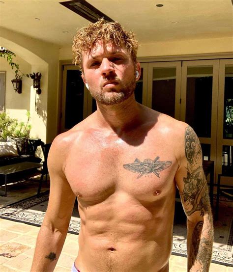 Ryan Phillippe’s Huge Cock Leaks